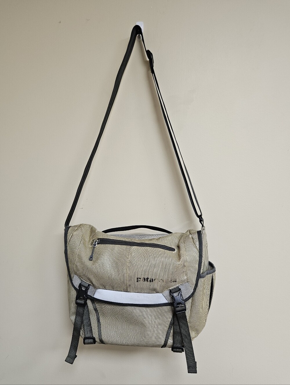 Patagonia Black Hole Mini Messenger Bag Beige 12L Crossbody Shoulder